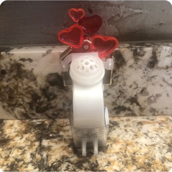 Bath & Body Works LOVE LETTER HEART VALENTINE’S DAY Wallflower Nightlight Plug - Picture 2 of 3
